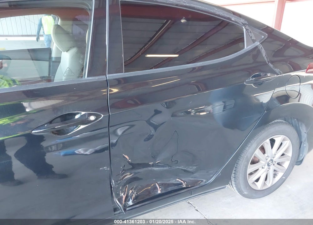 2015 HYUNDAI ELANTRA SE VIN: 5NPDH4AE4FH577766