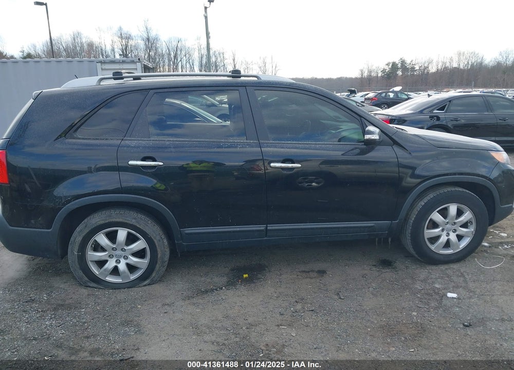 2013 KIA SORENTO LX VIN: 5XYKT3A69DG416424