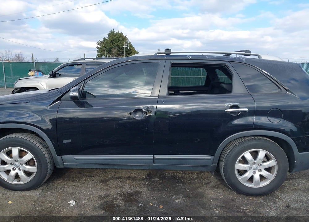 2013 KIA SORENTO LX VIN: 5XYKT3A69DG416424