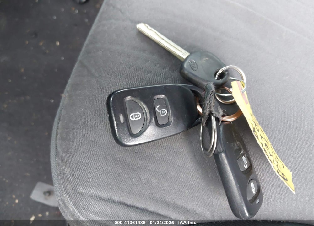 2013 KIA SORENTO LX VIN: 5XYKT3A69DG416424