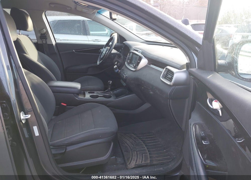 2017 KIA SORENTO 3.3L LX VIN: 5XYPGDA52HG291036