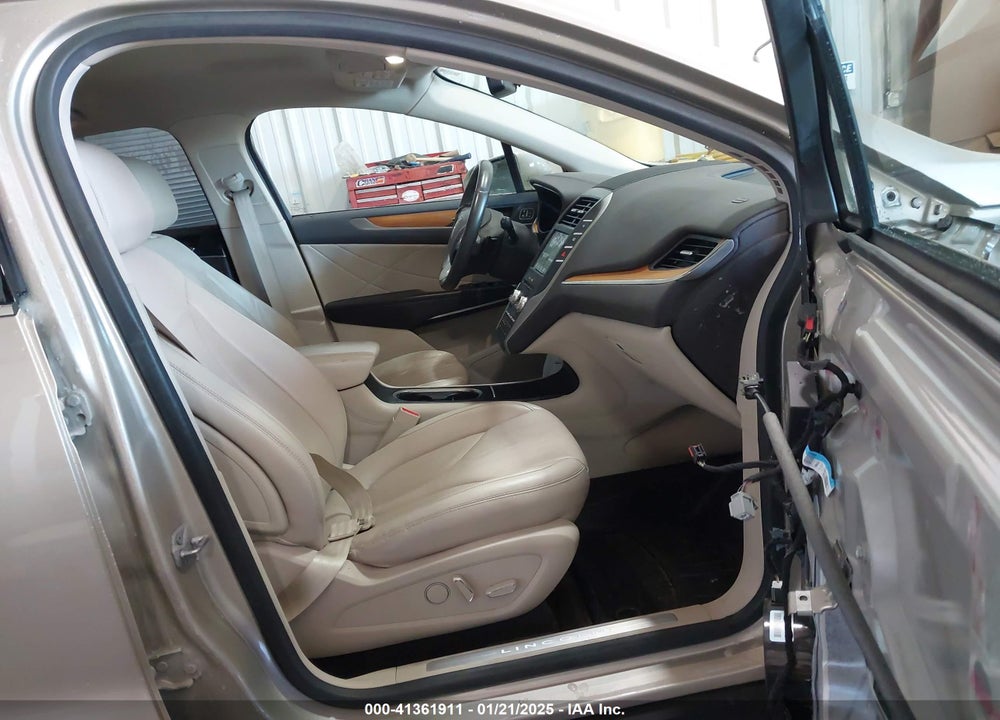 2017 LINCOLN MKC SELECT VIN: 5LMCJ2C92HUL02578