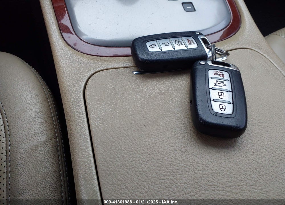 2013 HYUNDAI GENESIS VIN: KMHGC4DD9DU219642