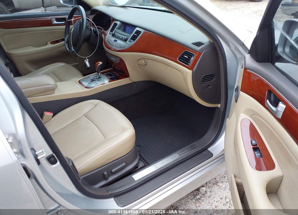 2013 HYUNDAI GENESIS VIN: KMHGC4DD9DU219642