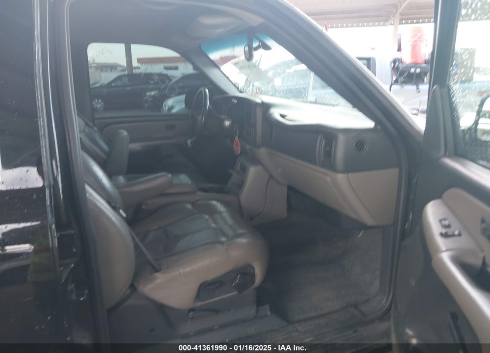 2002 CHEVROLET TAHOE LS VIN: 1GNEC13T42R281699