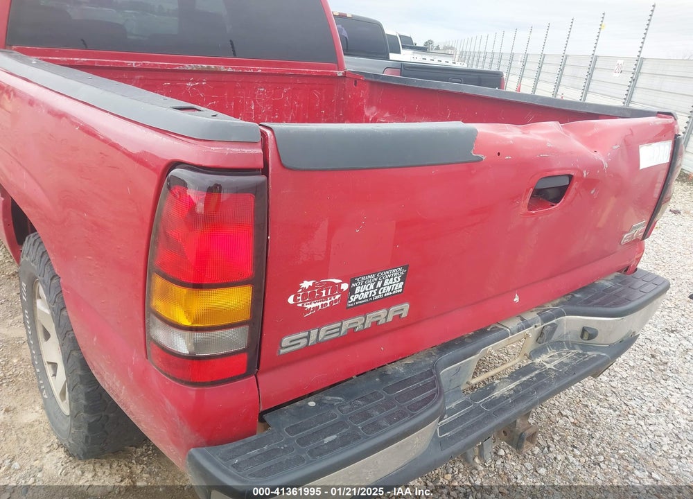 2005 GMC SIERRA 1500 SLE VIN: 2GTEC13T651261573