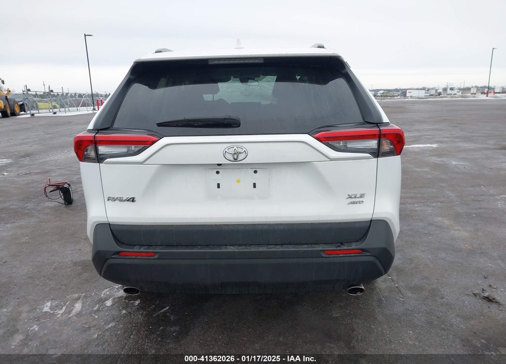2021 TOYOTA RAV4 XLE VIN: 2T3P1RFV3MW170387