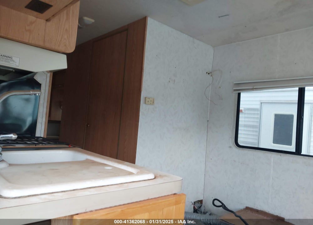 1999 WORKHORSE CUSTOM CHASSIS MOTORHOME CHASSIS P3500 VIN: 5B4JP37J5X3312104