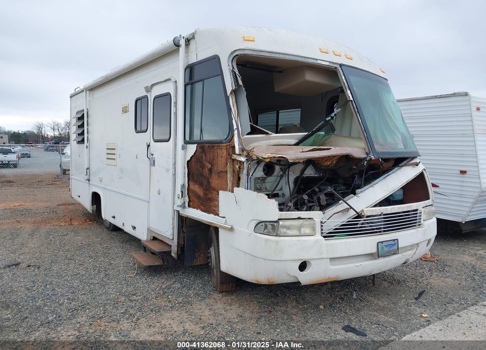 1999 WORKHORSE CUSTOM CHASSIS MOTORHOME CHASSIS P3500 VIN: 5B4JP37J5X3312104