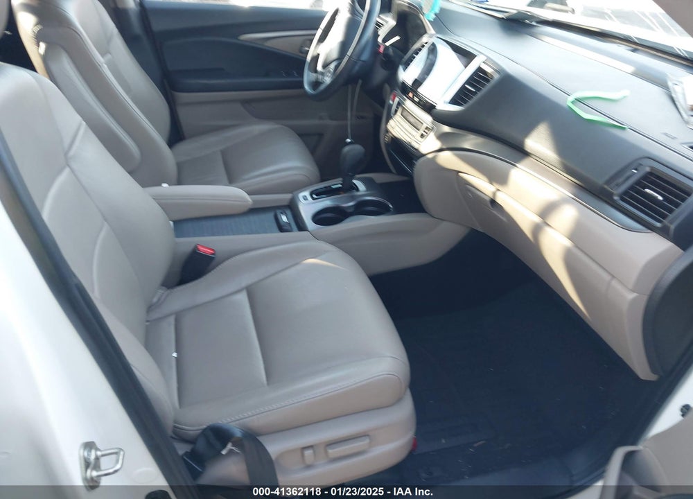 2018 HONDA PILOT EX-L VIN: 5FNYF5H58JB021793