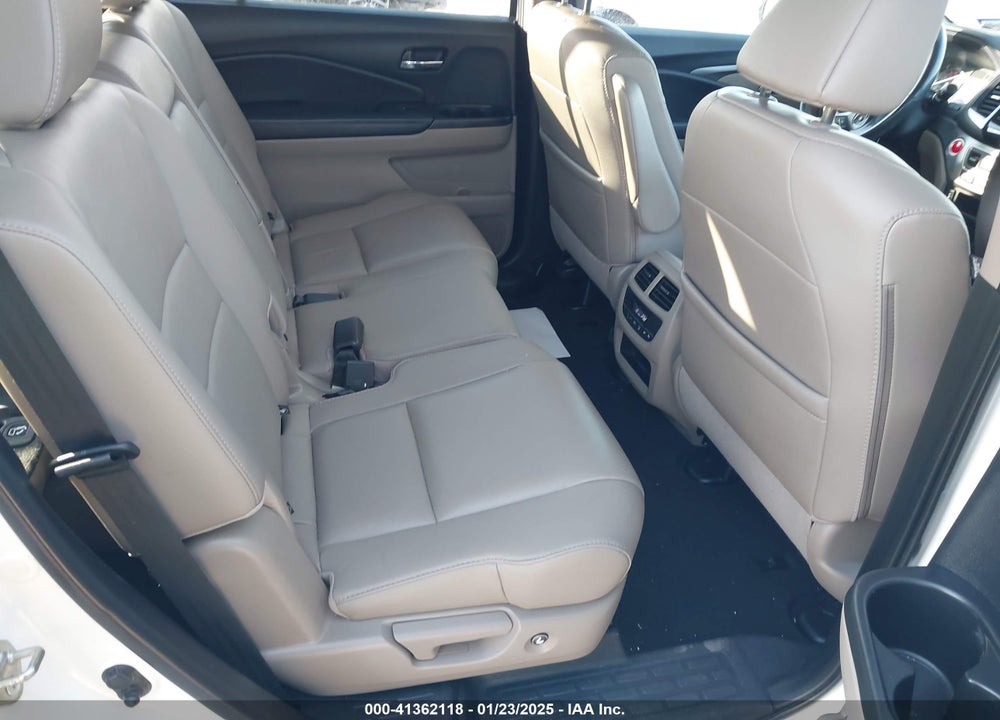 2018 HONDA PILOT EX-L VIN: 5FNYF5H58JB021793