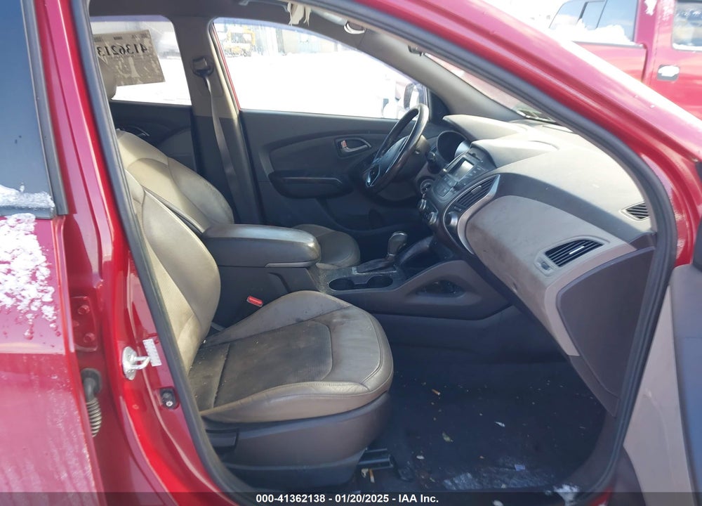2015 HYUNDAI TUCSON SE VIN: KM8JUCAG8FU111740