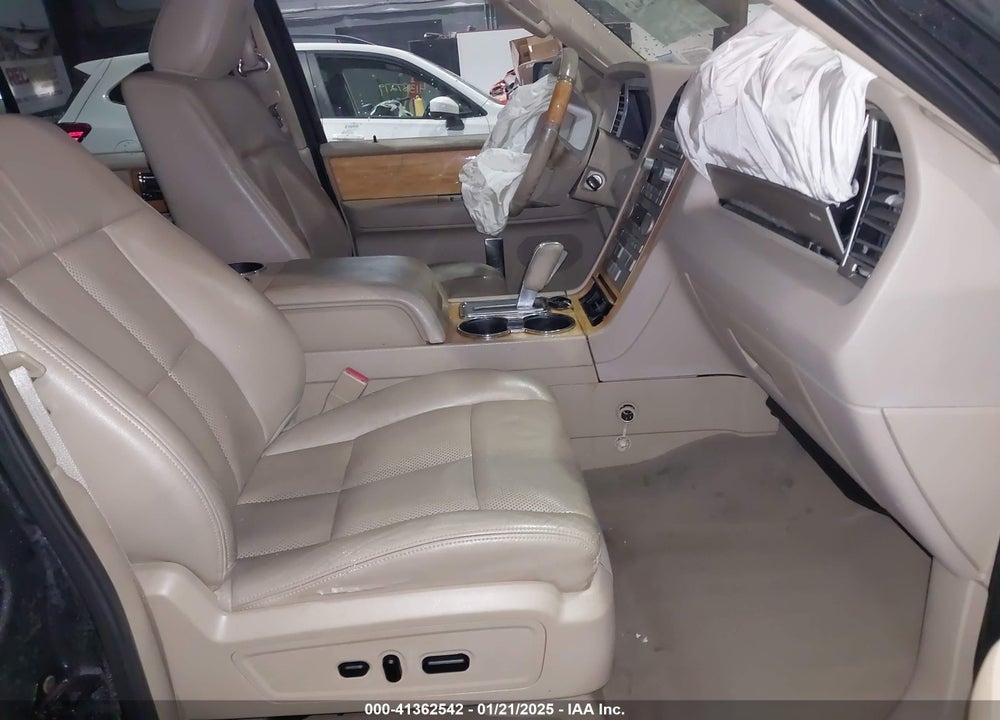 2010 LINCOLN NAVIGATOR VIN: 5LMJJ2J56AEJ01807