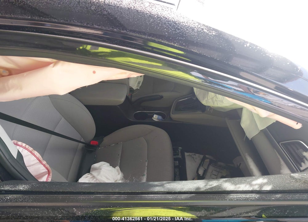 2018 HYUNDAI ELANTRA VIN: 5NPD74LF7JH352145