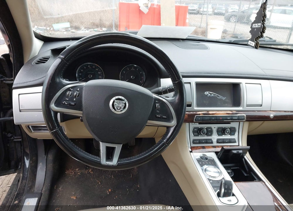 2012 JAGUAR XF VIN: SAJWA0FB2CLS23063
