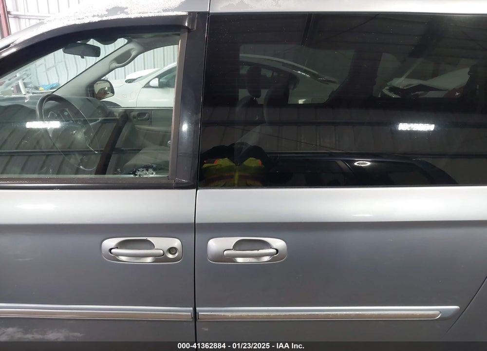 2005 CHRYSLER TOWN & COUNTRY TOURING VIN: 2C4GP54L05R233501