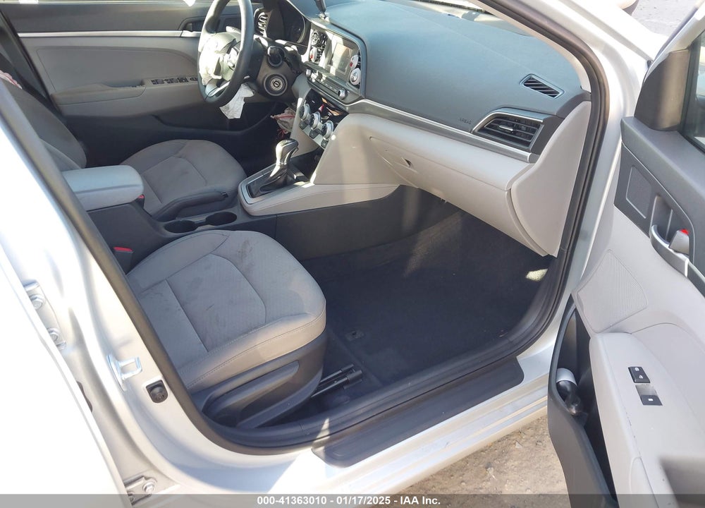 2019 HYUNDAI ELANTRA VIN: 5NPD74LF4KH492686