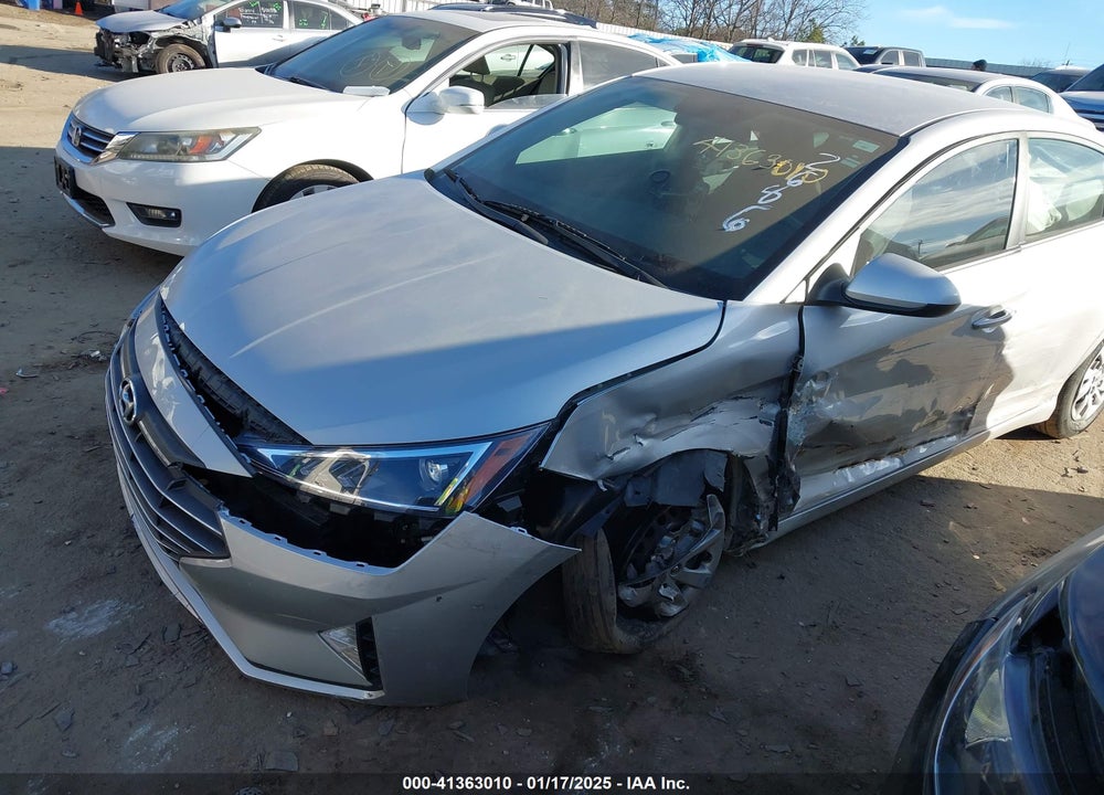 2019 HYUNDAI ELANTRA VIN: 5NPD74LF4KH492686