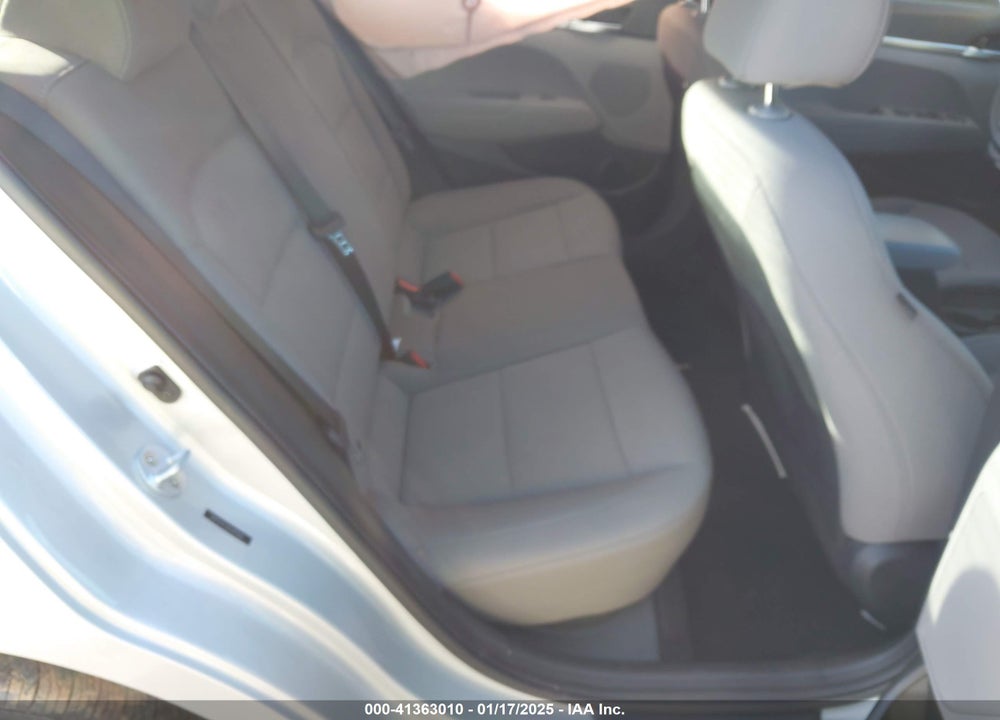 2019 HYUNDAI ELANTRA VIN: 5NPD74LF4KH492686