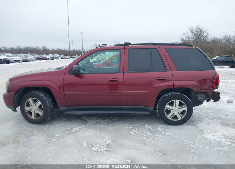 2005 CHEVROLET TRAILBLAZER LT VIN: 1GNDT13S252306051
