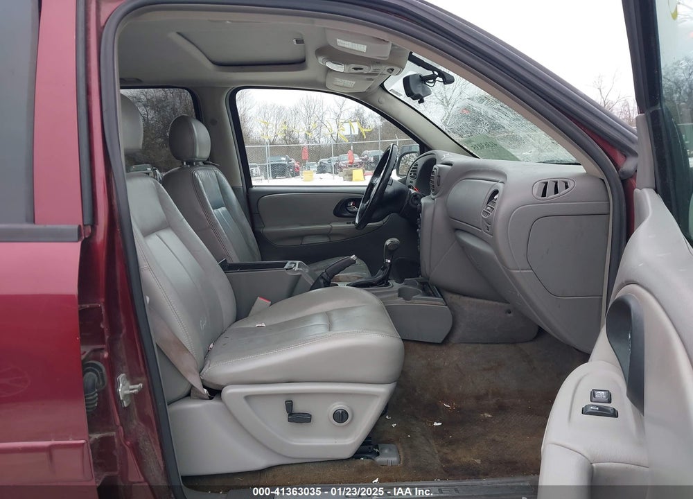 2005 CHEVROLET TRAILBLAZER LT VIN: 1GNDT13S252306051