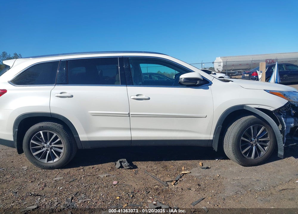 2019 TOYOTA HIGHLANDER XLE VIN: 5TDKZRFH5KS570558