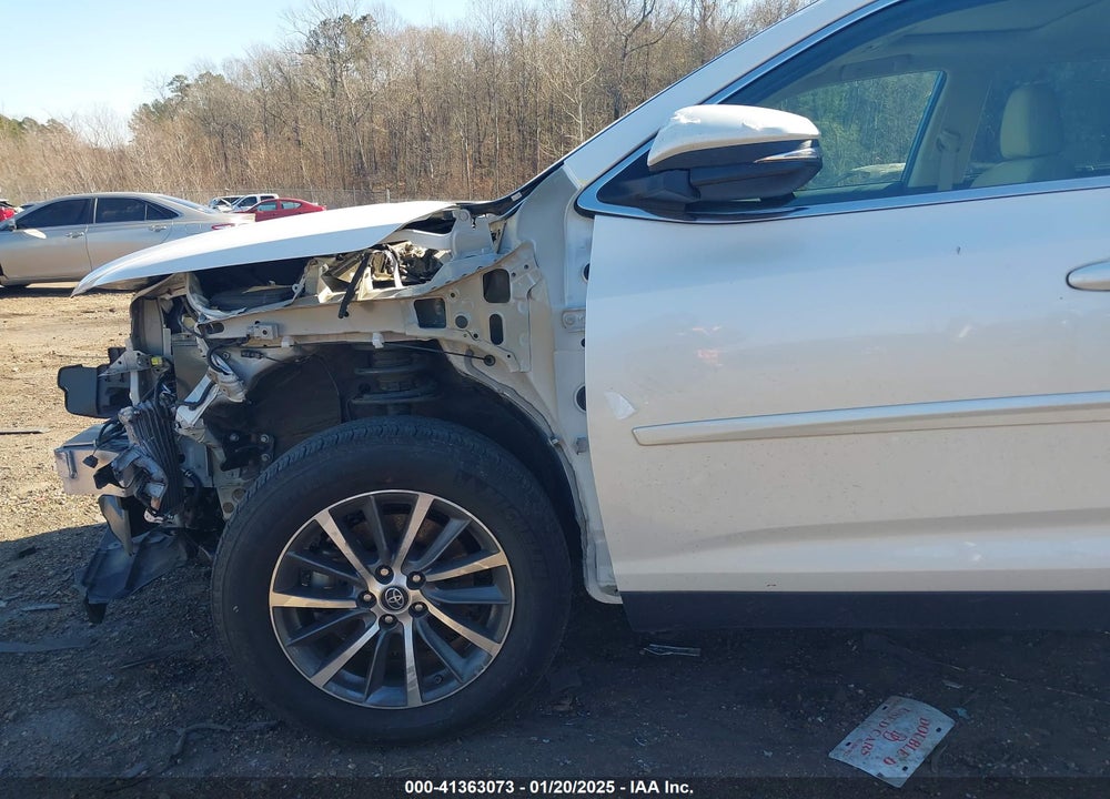 2019 TOYOTA HIGHLANDER XLE VIN: 5TDKZRFH5KS570558
