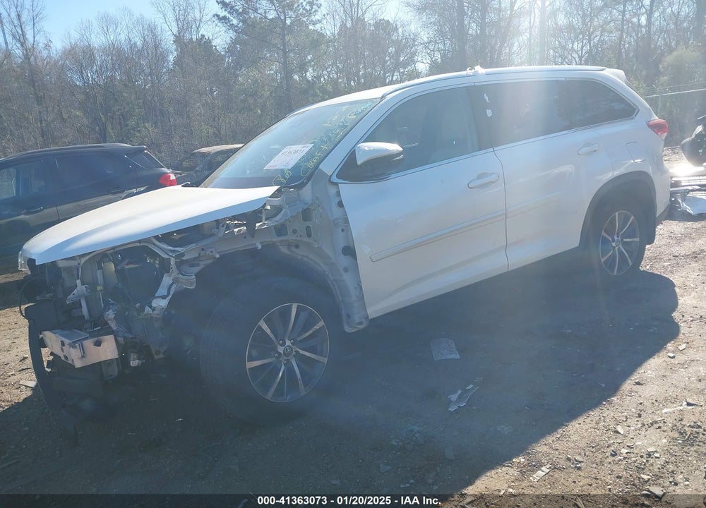 2019 TOYOTA HIGHLANDER XLE VIN: 5TDKZRFH5KS570558