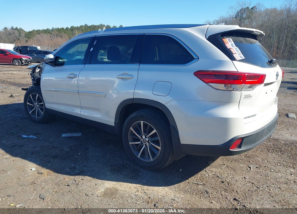 2019 TOYOTA HIGHLANDER XLE VIN: 5TDKZRFH5KS570558