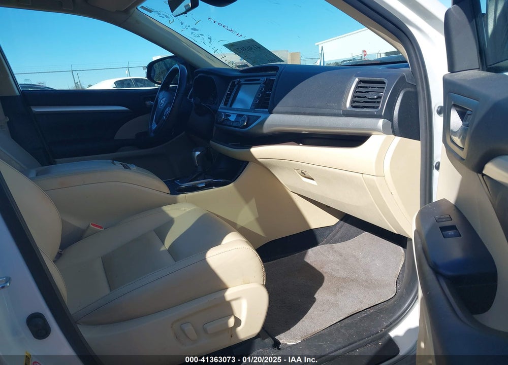 2019 TOYOTA HIGHLANDER XLE VIN: 5TDKZRFH5KS570558