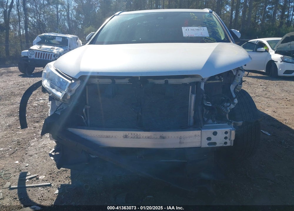 2019 TOYOTA HIGHLANDER XLE VIN: 5TDKZRFH5KS570558