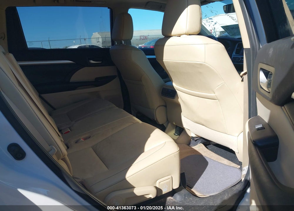 2019 TOYOTA HIGHLANDER XLE VIN: 5TDKZRFH5KS570558