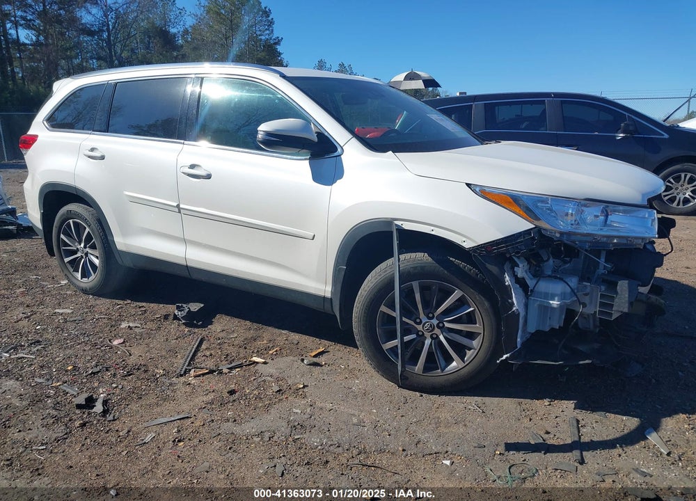 2019 TOYOTA HIGHLANDER XLE VIN: 5TDKZRFH5KS570558