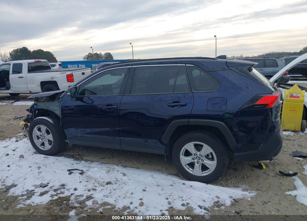 2021 TOYOTA RAV4 XLE VIN: JTMW1RFV5MD074351
