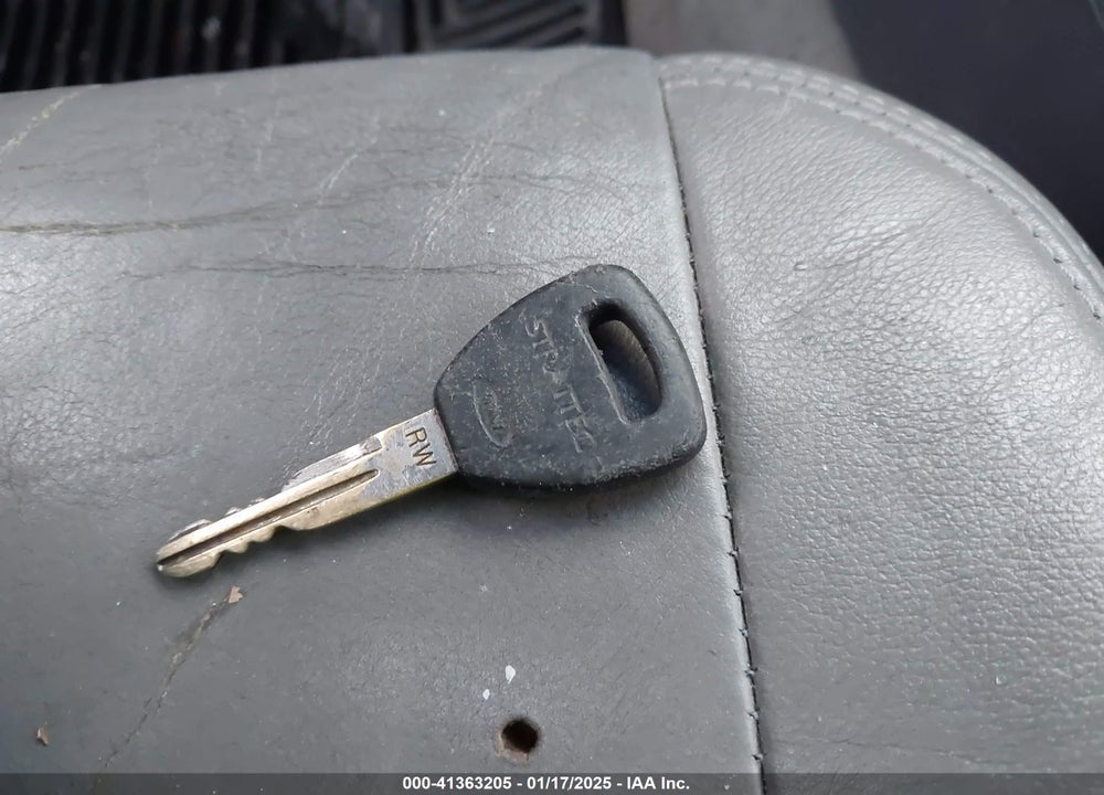 2001 HONDA ACCORD 3.0 EX VIN: 1HGCG16581A045248