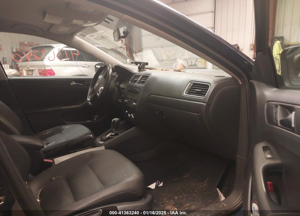 2011 VOLKSWAGEN JETTA 2.5L SE VIN: 3VWDZ7AJ9BM015228