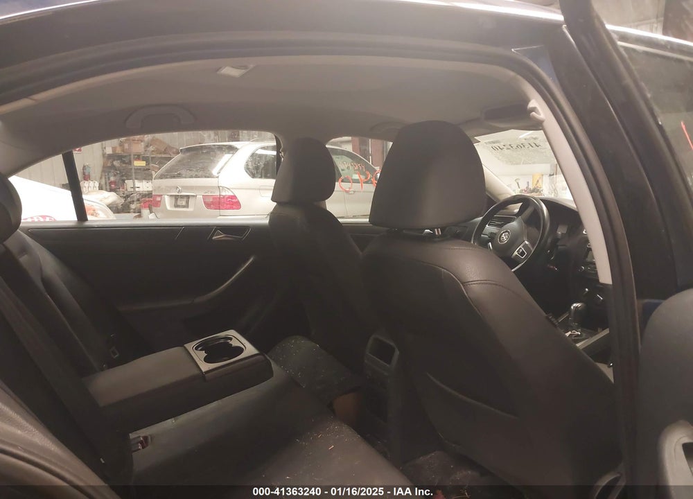 2011 VOLKSWAGEN JETTA 2.5L SE VIN: 3VWDZ7AJ9BM015228