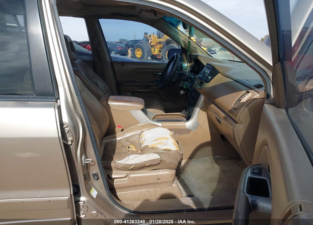 2005 HONDA PILOT EX-L VIN: 5FNYF185X5B005724