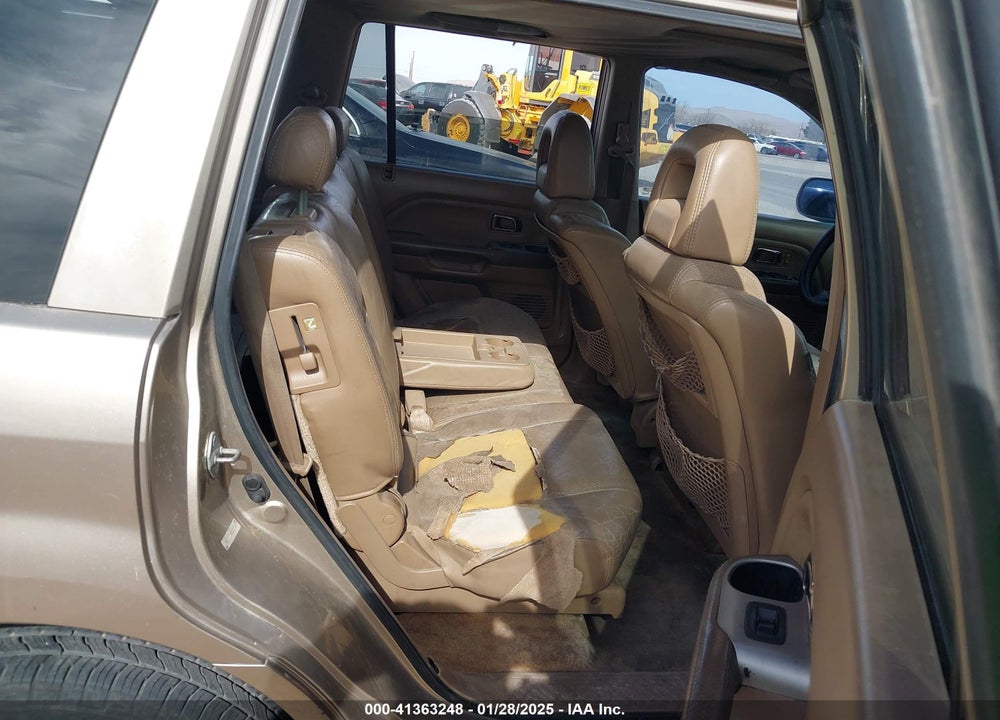 2005 HONDA PILOT EX-L VIN: 5FNYF185X5B005724