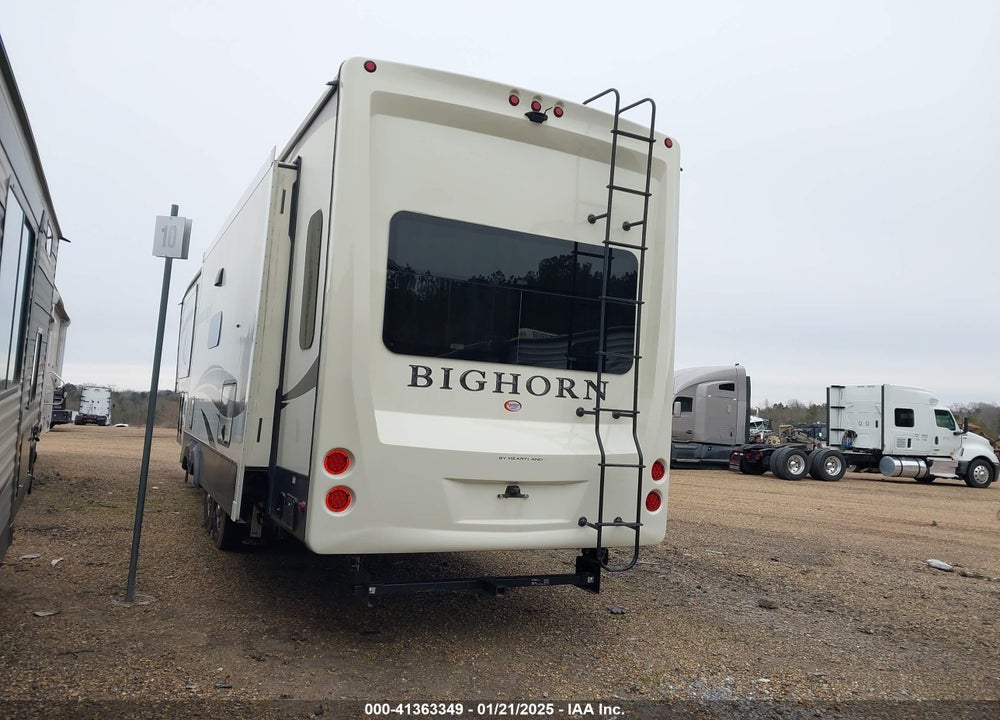 2018 HEARTLAND BIG HORN 3760LE VIN: 5SFBG4227JE365335