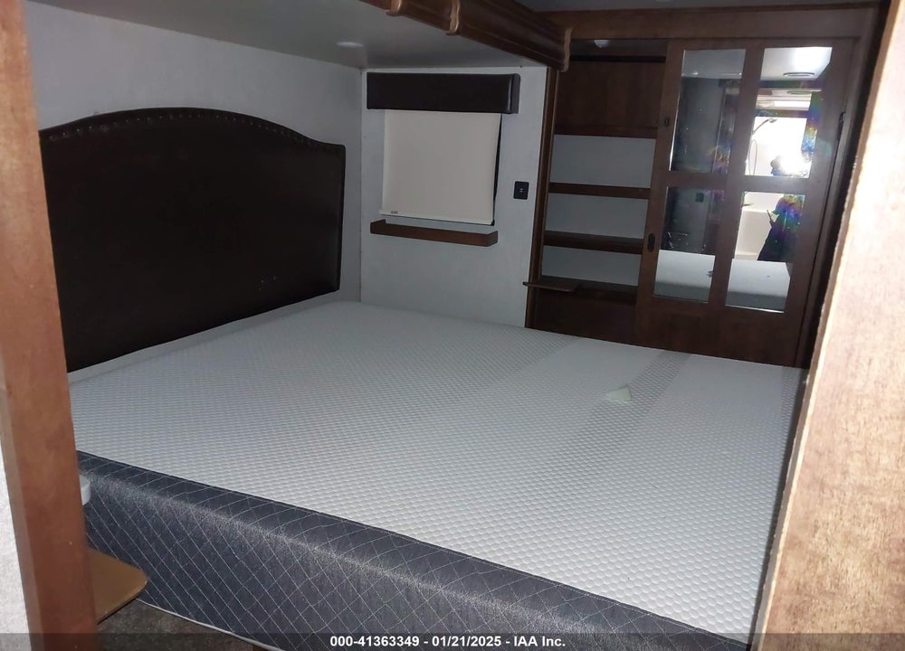 2018 HEARTLAND BIG HORN 3760LE VIN: 5SFBG4227JE365335
