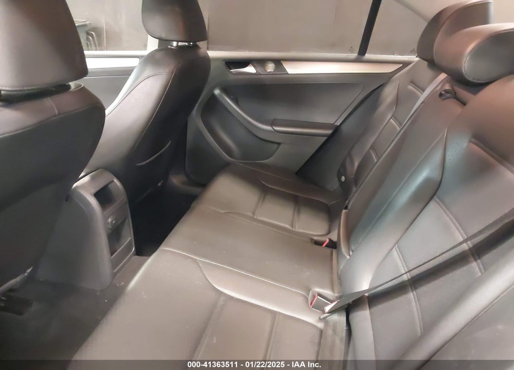2016 VOLKSWAGEN JETTA VIN: 3VWD67AJ9GM265987