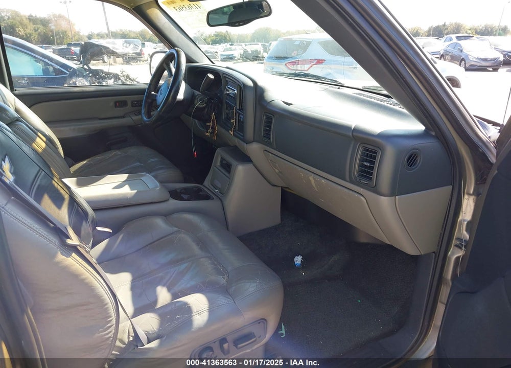 2001 CHEVROLET TAHOE VIN: 1GNEC13T21J303213