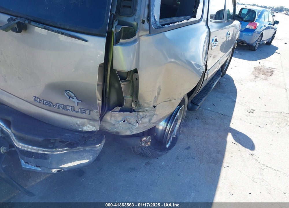 2001 CHEVROLET TAHOE VIN: 1GNEC13T21J303213