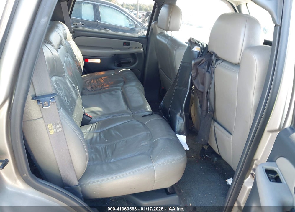 2001 CHEVROLET TAHOE VIN: 1GNEC13T21J303213