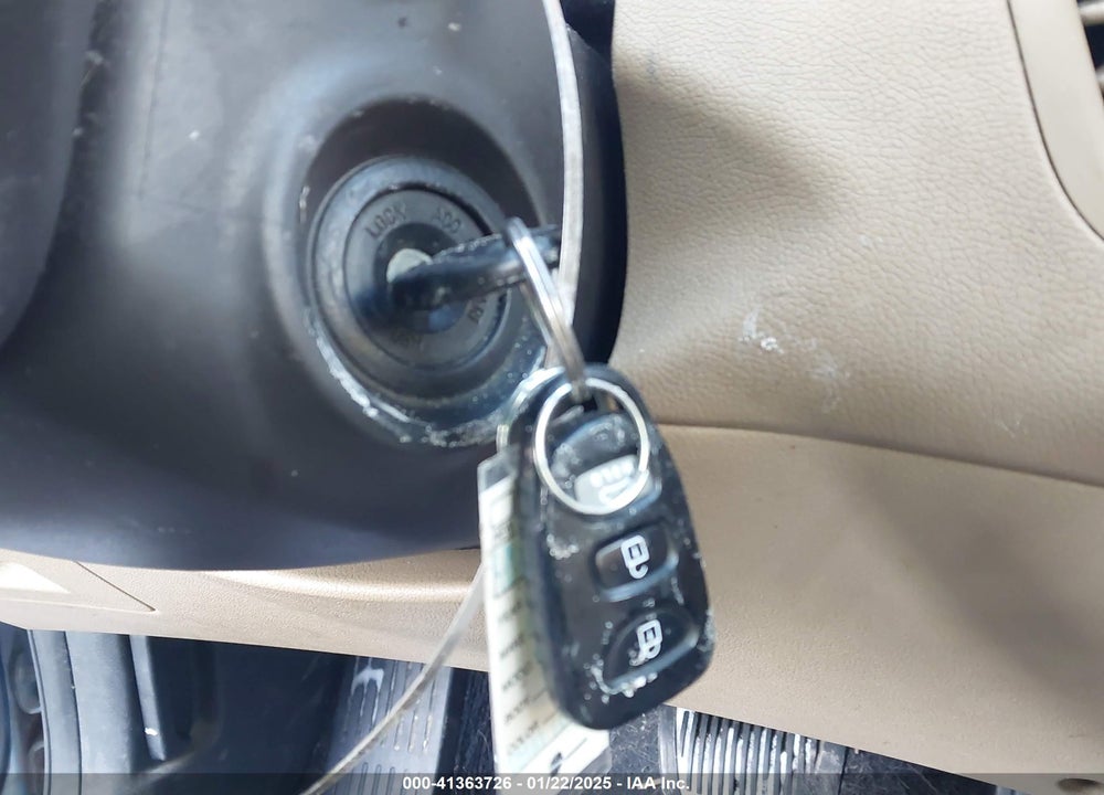 2013 HYUNDAI ELANTRA VIN: KMHDH4AE3DU717093