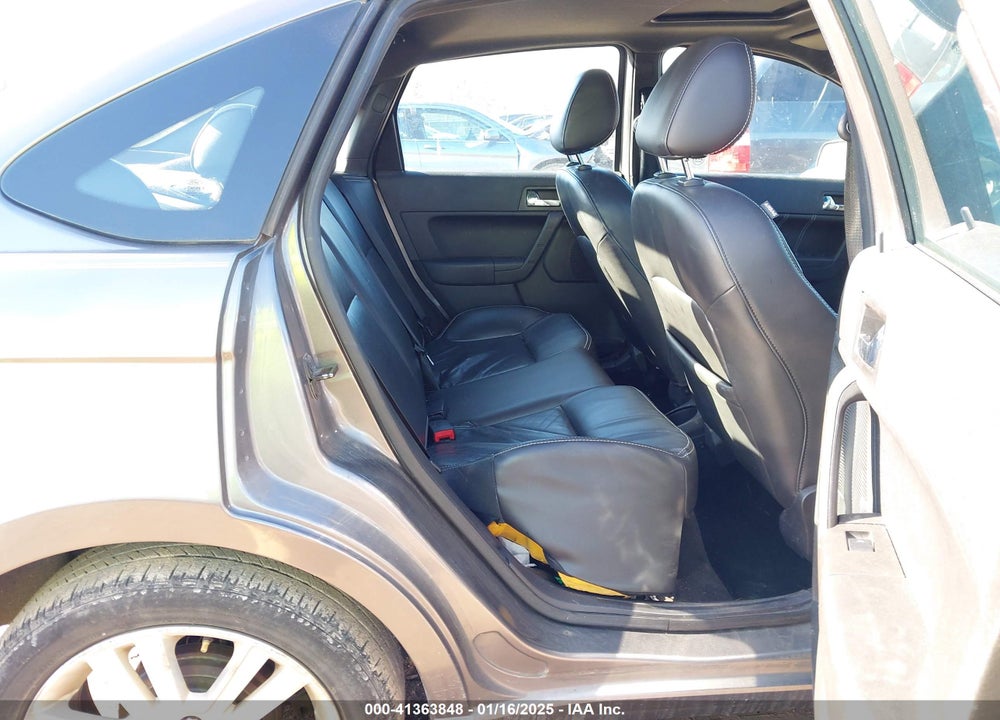 2010 FORD FOCUS SEL VIN: 1FAHP3HN9AW208527