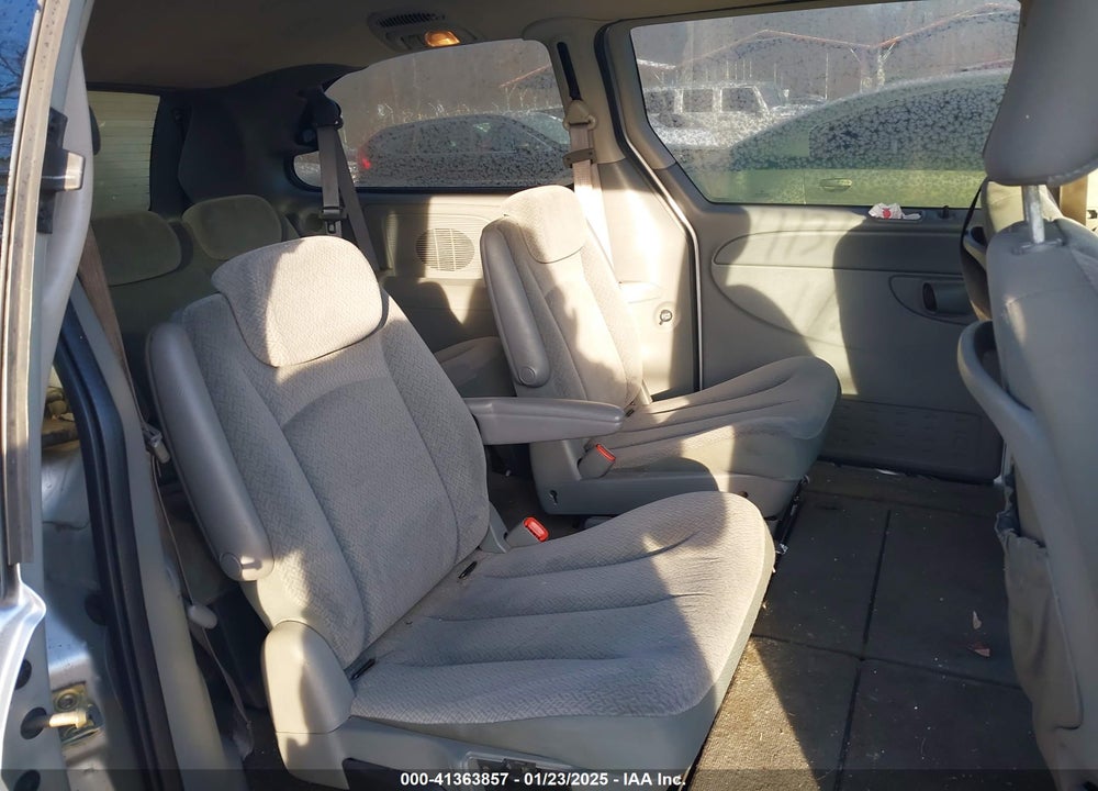 2005 CHRYSLER TOWN & COUNTRY TOURING VIN: 2C4GP54L35R600570