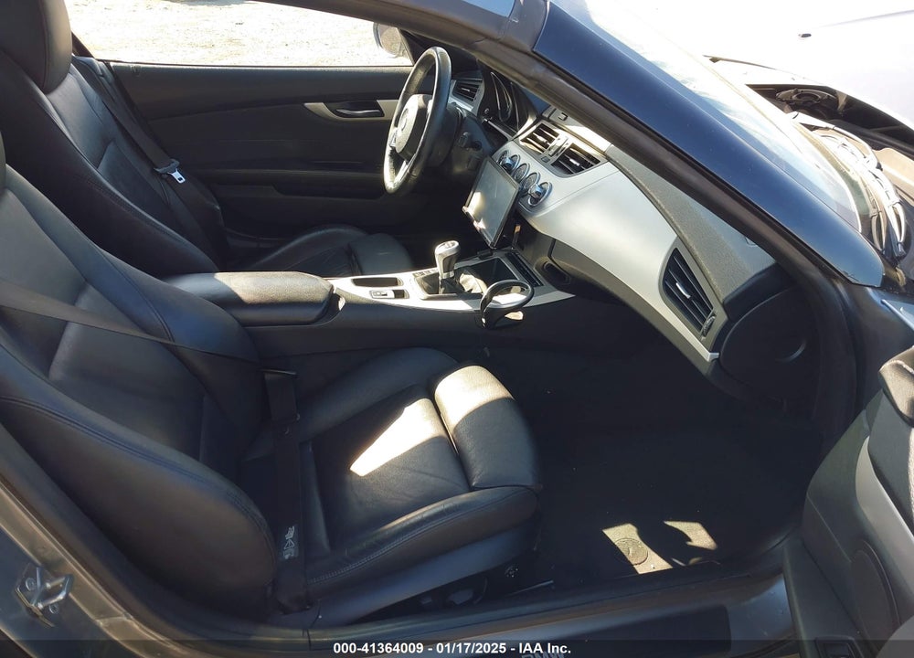 2009 BMW Z4 VIN: WBALM53579E162016