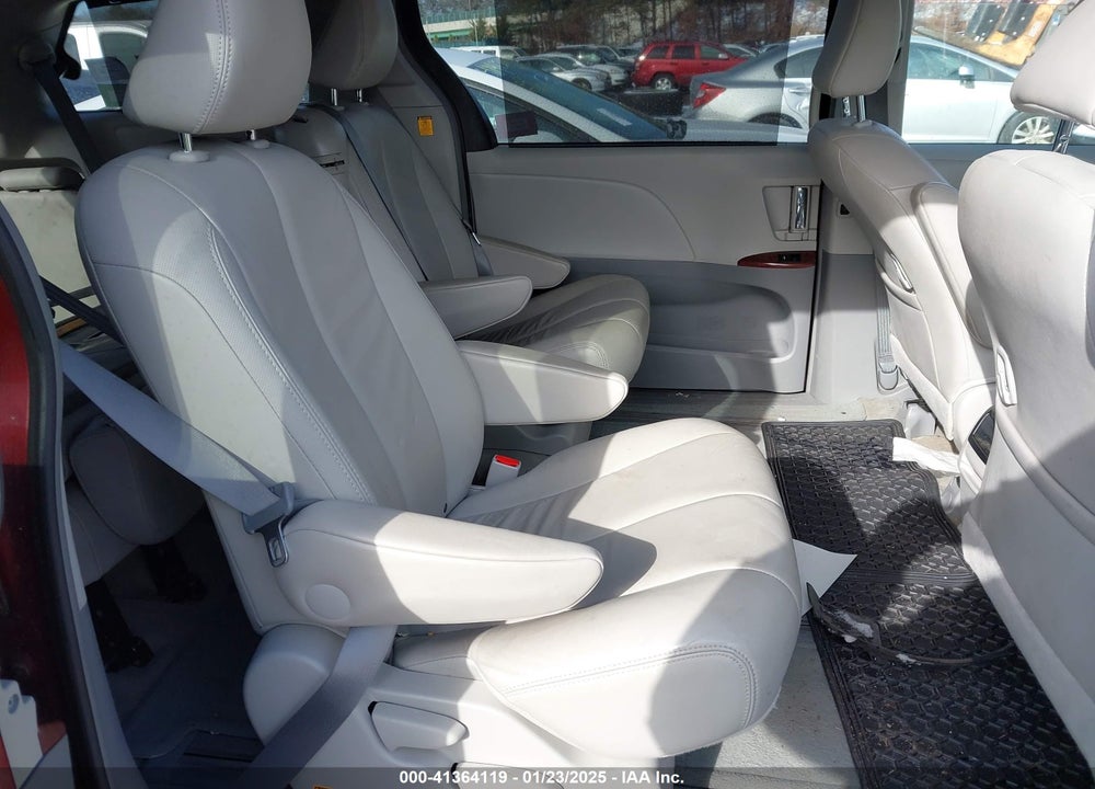 2012 TOYOTA SIENNA XLE V6 8 PASSENGER VIN: 5TDYK3DC9CS264919